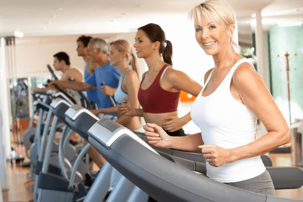 Kardio trening na tekalni stezi vam bo pomagal izgubiti težo v trebuhu in straneh