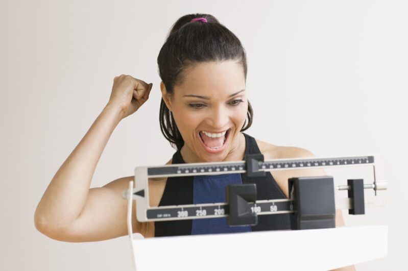 ženska z veseljem shujša na maggi dieti
